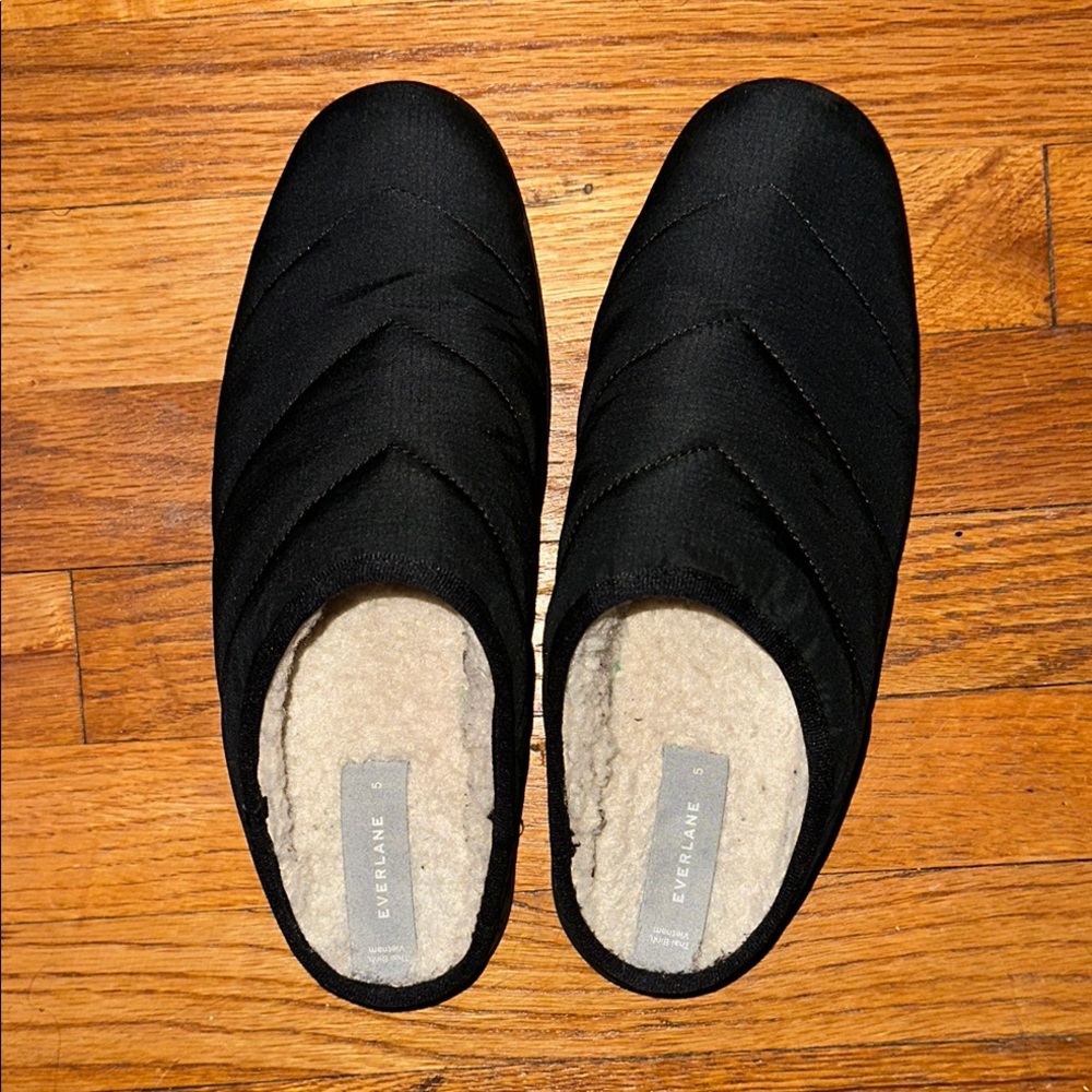 Everlane Black Minimalist Quilted Slippers